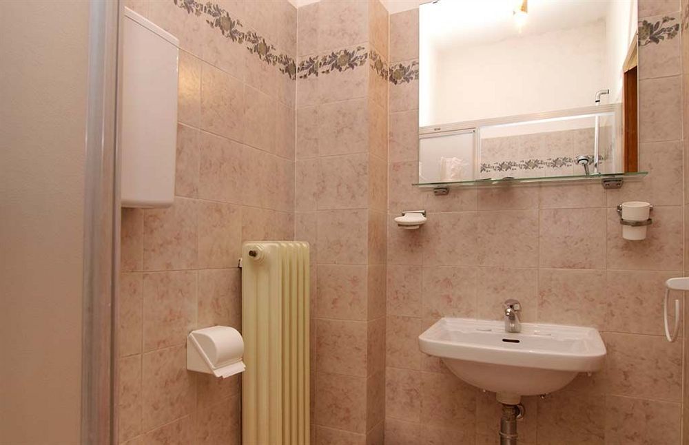 Albergo Garni Orchidea Riva del Garda Exterior foto